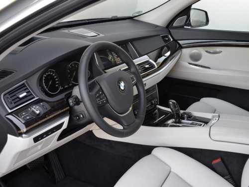 Характеристики автомобиля BMW 5-Series Gran Turismo 530d AT xDrive (09.2013 - 12.2016): фото, вместимость, скорость, двигатель, топливо, масса, отзывы