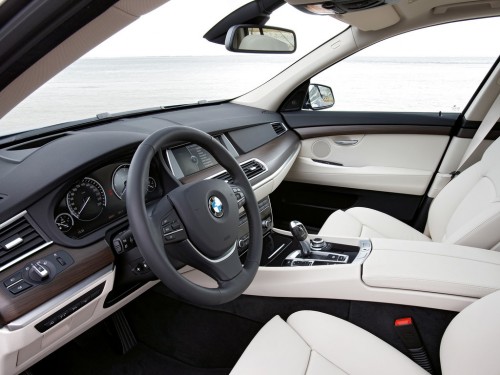 Характеристики автомобиля BMW 5-Series Gran Turismo 535i AT Базовая (01.2010 - 08.2013): фото, вместимость, скорость, двигатель, топливо, масса, отзывы