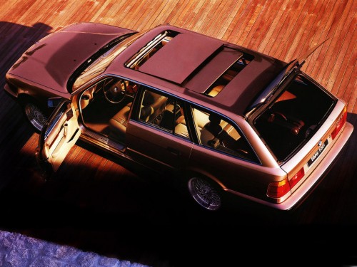 Характеристики автомобиля BMW 5-Series 525iХ MT (10.1991 - 08.1992): фото, вместимость, скорость, двигатель, топливо, масса, отзывы