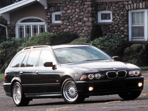 Характеристики автомобиля BMW 5-Series 530i AT (09.2000 - 03.2004): фото, вместимость, скорость, двигатель, топливо, масса, отзывы