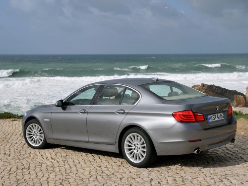 Характеристики автомобиля BMW 5-Series 520i MT Базовая (10.2011 - 08.2013): фото, вместимость, скорость, двигатель, топливо, масса, отзывы