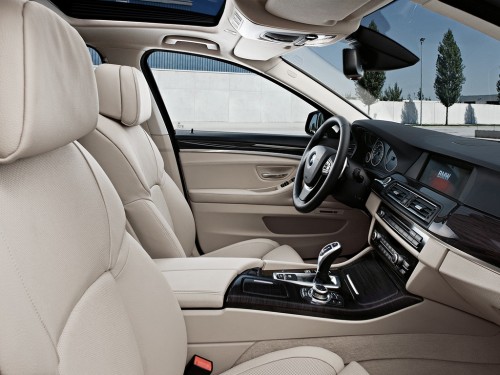 Характеристики автомобиля BMW 5-Series 520d AT (03.2010 - 08.2013): фото, вместимость, скорость, двигатель, топливо, масса, отзывы