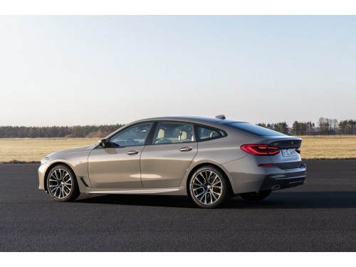 Характеристики автомобиля BMW 6-Series Gran Turismo 620d AT xDrive M Sport Plus Edition 21 (08.2021 - 03.2022): фото, вместимость, скорость, двигатель, топливо, масса, отзывы