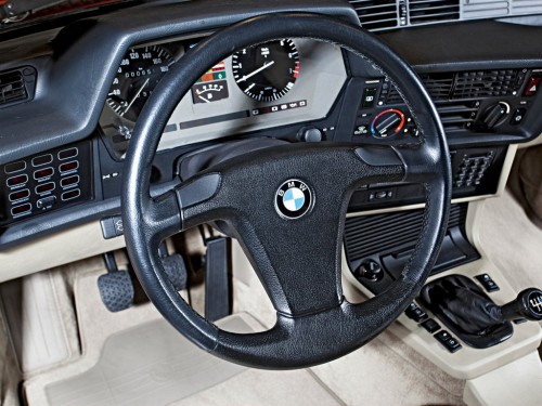 Характеристики автомобиля BMW 6-Series 635 CSi AT (05.1987 - 04.1989): фото, вместимость, скорость, двигатель, топливо, масса, отзывы