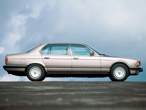 Характеристики автомобиля BMW 7-Series 730i MT Catalyst Special Equipment (09.1986 - 03.1992): фото, вместимость, скорость, двигатель, топливо, масса, отзывы