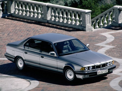 Характеристики автомобиля BMW 7-Series 735i AT Catalyst Special Equipment (09.1986 - 03.1992): фото, вместимость, скорость, двигатель, топливо, масса, отзывы