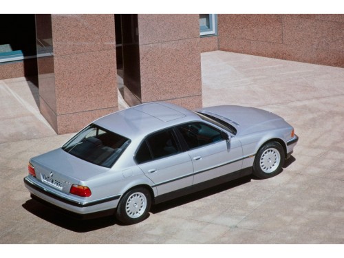 Характеристики автомобиля BMW 7-Series 728i MT (08.1995 - 08.1998): фото, вместимость, скорость, двигатель, топливо, масса, отзывы
