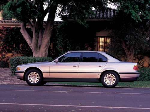Характеристики автомобиля BMW 7-Series 730d AT (03.2000 - 12.2000): фото, вместимость, скорость, двигатель, топливо, масса, отзывы