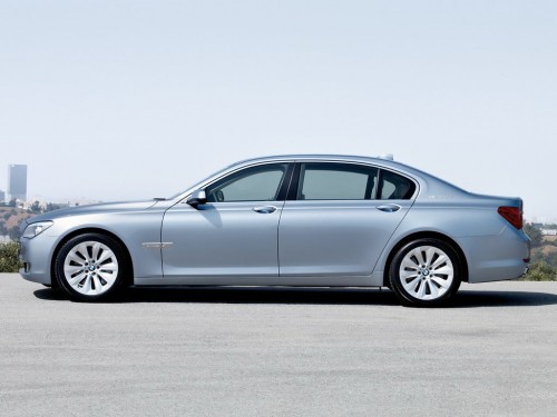 Характеристики автомобиля BMW 7-Series 740d AT (09.2009 - 07.2012): фото, вместимость, скорость, двигатель, топливо, масса, отзывы