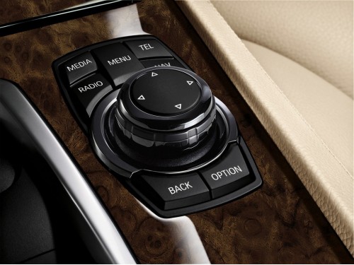 Характеристики автомобиля BMW 7-Series 730d AT Базовая (08.2012 - 03.2014): фото, вместимость, скорость, двигатель, топливо, масса, отзывы