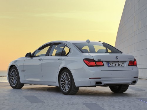 Характеристики автомобиля BMW 7-Series 730Ld AT (07.2012 - 07.2015): фото, вместимость, скорость, двигатель, топливо, масса, отзывы