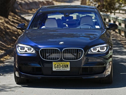 Характеристики автомобиля BMW 7-Series 740i AT (07.2012 - 07.2015): фото, вместимость, скорость, двигатель, топливо, масса, отзывы