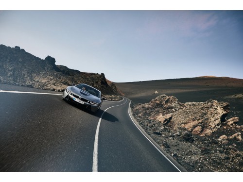 Характеристики автомобиля BMW i8 1.5 AT (02.2018 - 06.2020): фото, вместимость, скорость, двигатель, топливо, масса, отзывы