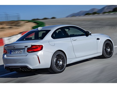 Характеристики автомобиля BMW M2 M2 AMT Competition (07.2018 - 10.2021): фото, вместимость, скорость, двигатель, топливо, масса, отзывы