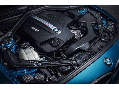 Характеристики автомобиля BMW M2 M2 AMT (01.2016 - 05.2017): фото, вместимость, скорость, двигатель, топливо, масса, отзывы