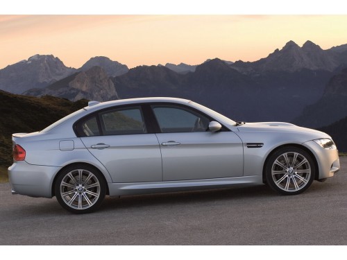 Характеристики автомобиля BMW M3 4.0 DCT Базовая (04.2008 - 07.2012): фото, вместимость, скорость, двигатель, топливо, масса, отзывы