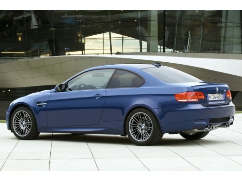 Характеристики автомобиля BMW M3 4.0 MT Competition (03.2010 - 07.2013): фото, вместимость, скорость, двигатель, топливо, масса, отзывы