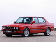 BMW M5 3.5 MT Base (02.1985 - 12.1987)