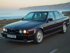 BMW M5 3.6 MT Base (10.1988 - 08.1992)