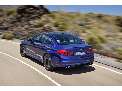 Характеристики автомобиля BMW M5 4.4 AT xDrive M Special (11.2017 - 07.2018): фото, вместимость, скорость, двигатель, топливо, масса, отзывы