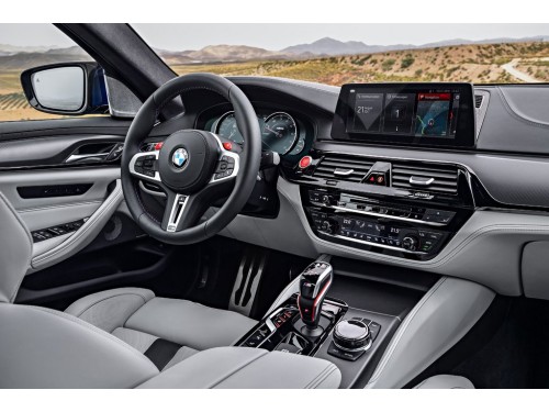 Характеристики автомобиля BMW M5 4.4 AT xDrive SE (04.2020 - 08.2020): фото, вместимость, скорость, двигатель, топливо, масса, отзывы