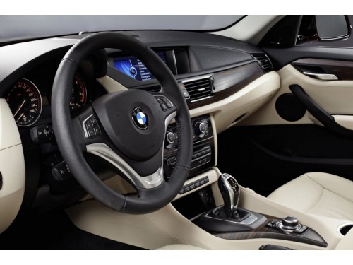 Характеристики автомобиля BMW X1 xDrive 20d AT Business (08.2013 - 05.2015): фото, вместимость, скорость, двигатель, топливо, масса, отзывы