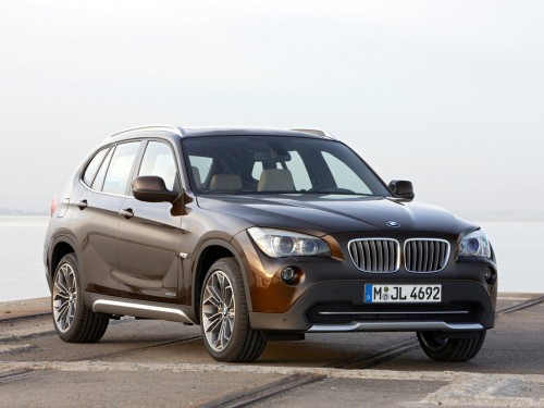 Характеристики автомобиля BMW X1 sDrive 18i AT Базовая (12.2010 - 06.2012): фото, вместимость, скорость, двигатель, топливо, масса, отзывы