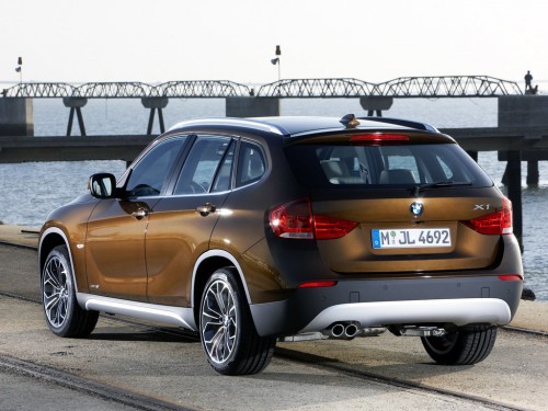 Характеристики автомобиля BMW X1 sDrive 18i AT Urban (12.2010 - 06.2012): фото, вместимость, скорость, двигатель, топливо, масса, отзывы