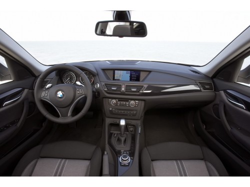 Характеристики автомобиля BMW X1 xDrive28i MT (03.2011 - 06.2012): фото, вместимость, скорость, двигатель, топливо, масса, отзывы