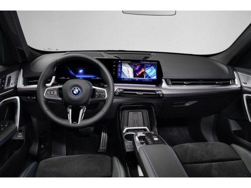 Характеристики автомобиля BMW X1 xDrive30e SAT (11.2022 - н.в.): фото, вместимость, скорость, двигатель, топливо, масса, отзывы