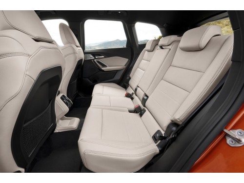 Характеристики автомобиля BMW X1 sDrive18d SAT Excellence xLine (07.2022 - н.в.): фото, вместимость, скорость, двигатель, топливо, масса, отзывы