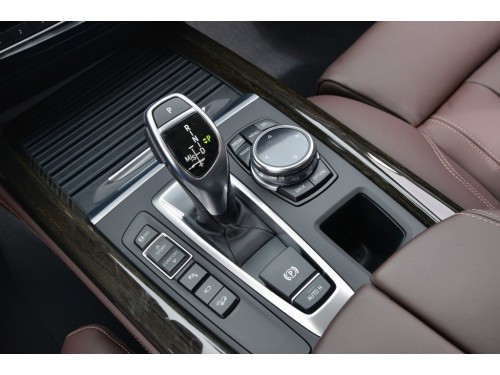 Характеристики автомобиля BMW X5 xDrive 30d AT Luxury (03.2015 - 08.2015): фото, вместимость, скорость, двигатель, топливо, масса, отзывы