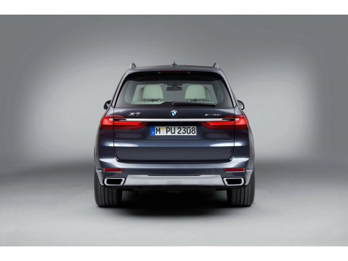 Характеристики автомобиля BMW X7 M50i AT M 50 Years Special Edition (03.2022 - 05.2022): фото, вместимость, скорость, двигатель, топливо, масса, отзывы