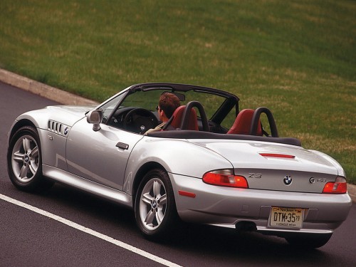 Характеристики автомобиля BMW Z3 1.9 MT (04.1999 - 11.2002): фото, вместимость, скорость, двигатель, топливо, масса, отзывы