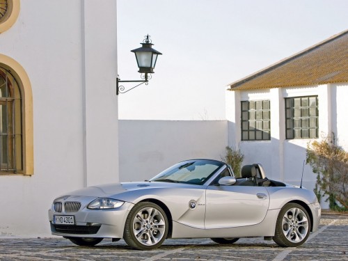 Характеристики автомобиля BMW Z4 3.0Si AT (01.2006 - 08.2008): фото, вместимость, скорость, двигатель, топливо, масса, отзывы