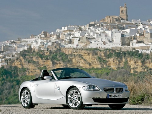 Характеристики автомобиля BMW Z4 3.0Si AT (01.2006 - 08.2008): фото, вместимость, скорость, двигатель, топливо, масса, отзывы