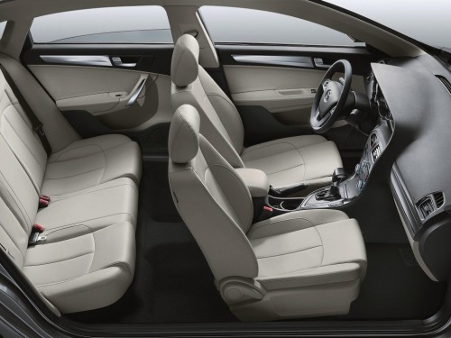 Характеристики автомобиля Brilliance H530 1.6 MT Comfort (08.2014 - 09.2017): фото, вместимость, скорость, двигатель, топливо, масса, отзывы
