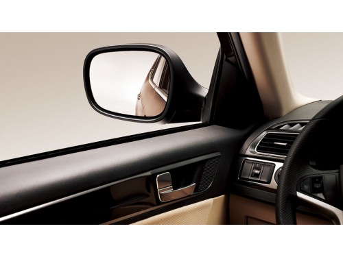 Характеристики автомобиля Brilliance V5 1.6 AТ Deluxe Plus (10.2014 - 07.2015): фото, вместимость, скорость, двигатель, топливо, масса, отзывы