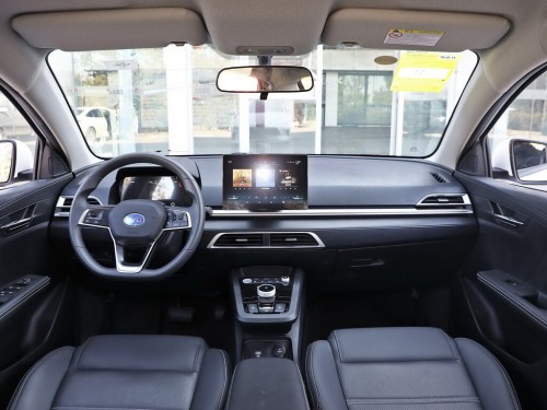 Характеристики автомобиля BYD e3 47 kWh (09.2019 - 04.2021): фото, вместимость, скорость, двигатель, топливо, масса, отзывы
