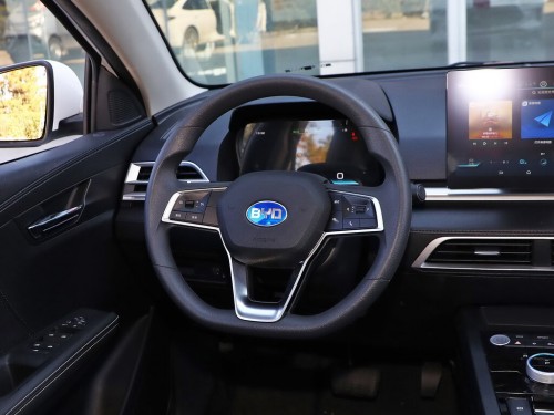 Характеристики автомобиля BYD e3 33 kWh (04.2021 - 04.2023): фото, вместимость, скорость, двигатель, топливо, масса, отзывы