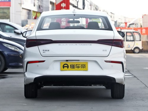 Характеристики автомобиля BYD e3 35 kWh (09.2019 - 04.2021): фото, вместимость, скорость, двигатель, топливо, масса, отзывы