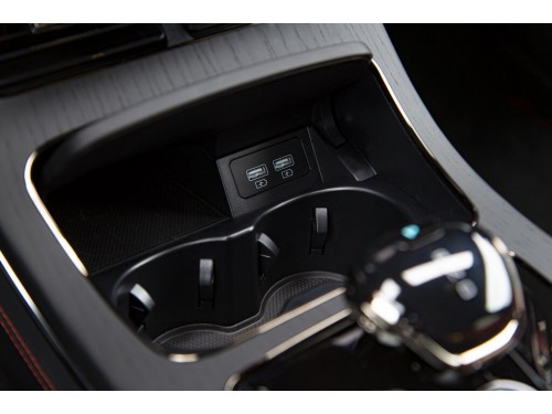 Характеристики автомобиля BYD Han 85.4 kWh Champion Honor (03.2023 - н.в.): фото, вместимость, скорость, двигатель, топливо, масса, отзывы
