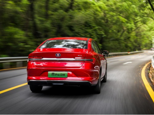 Характеристики автомобиля BYD Qin Pro 1.5 AMT Value (03.2019 - 04.2020): фото, вместимость, скорость, двигатель, топливо, масса, отзывы