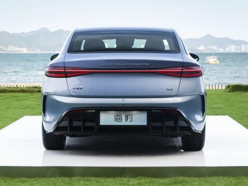Характеристики автомобиля BYD Seal 83 kWh Performance (07.2022 - н.в.): фото, вместимость, скорость, двигатель, топливо, масса, отзывы