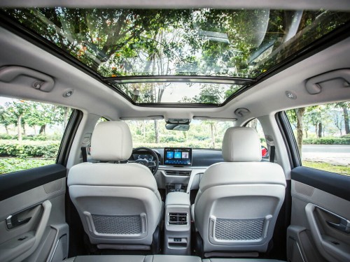 Характеристики автомобиля BYD Song Pro PHEV 1.5 DCT DM Comfort 15.7 kWh (07.2019 - 04.2022): фото, вместимость, скорость, двигатель, топливо, масса, отзывы
