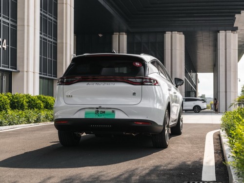 Характеристики автомобиля BYD Tang 2.0 AMT (06.2018 - 08.2020): фото, вместимость, скорость, двигатель, топливо, масса, отзывы