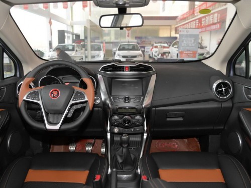 Характеристики автомобиля BYD Yuan 1.5 MT Honor (04.2016 - 03.2017): фото, вместимость, скорость, двигатель, топливо, масса, отзывы