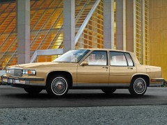 Cadillac DeVille 4.1 AT Sedan de Ville (05.1984 - 09.1985)