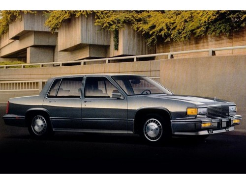 Характеристики автомобиля Cadillac DeVille 4.1 AT Sedan de Ville (05.1984 - 09.1985): фото, вместимость, скорость, двигатель, топливо, масса, отзывы