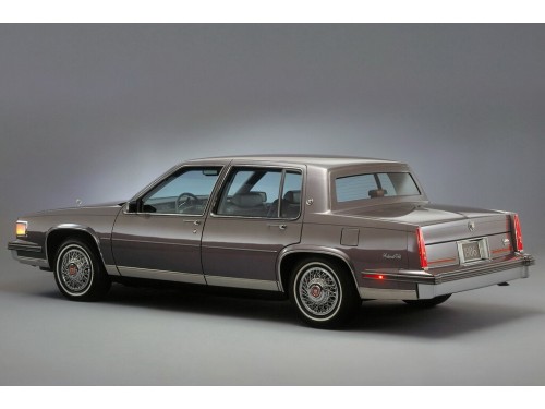 Характеристики автомобиля Cadillac DeVille 4.1 AT Sedan de Ville (06.1986 - 05.1987): фото, вместимость, скорость, двигатель, топливо, масса, отзывы